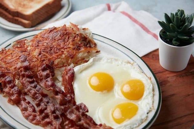 ½ Bacon ½ Sausage & Eggs - O.